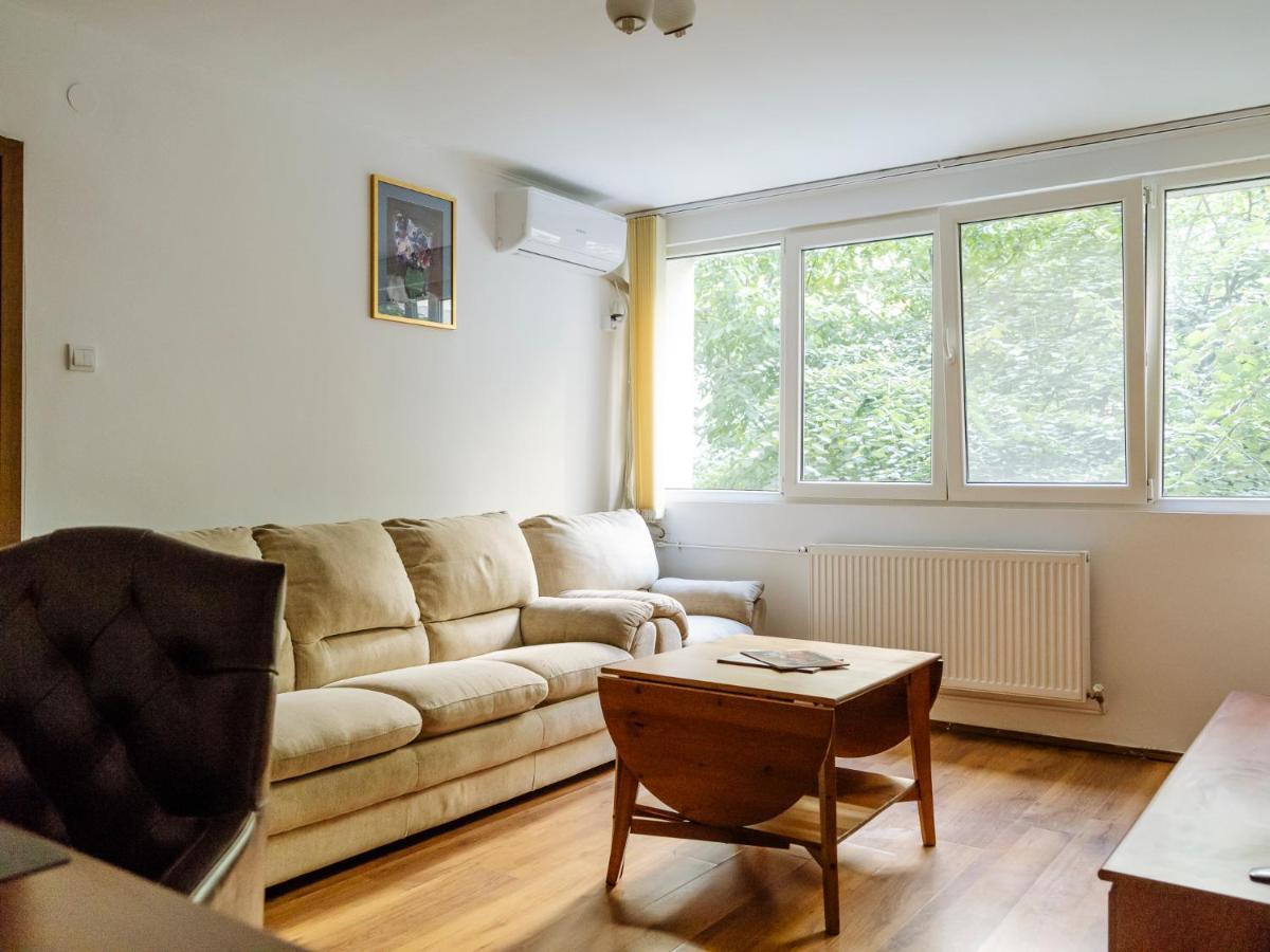 Old Town Historic Apartment With Backyard Mini Park Bucarest Esterno foto