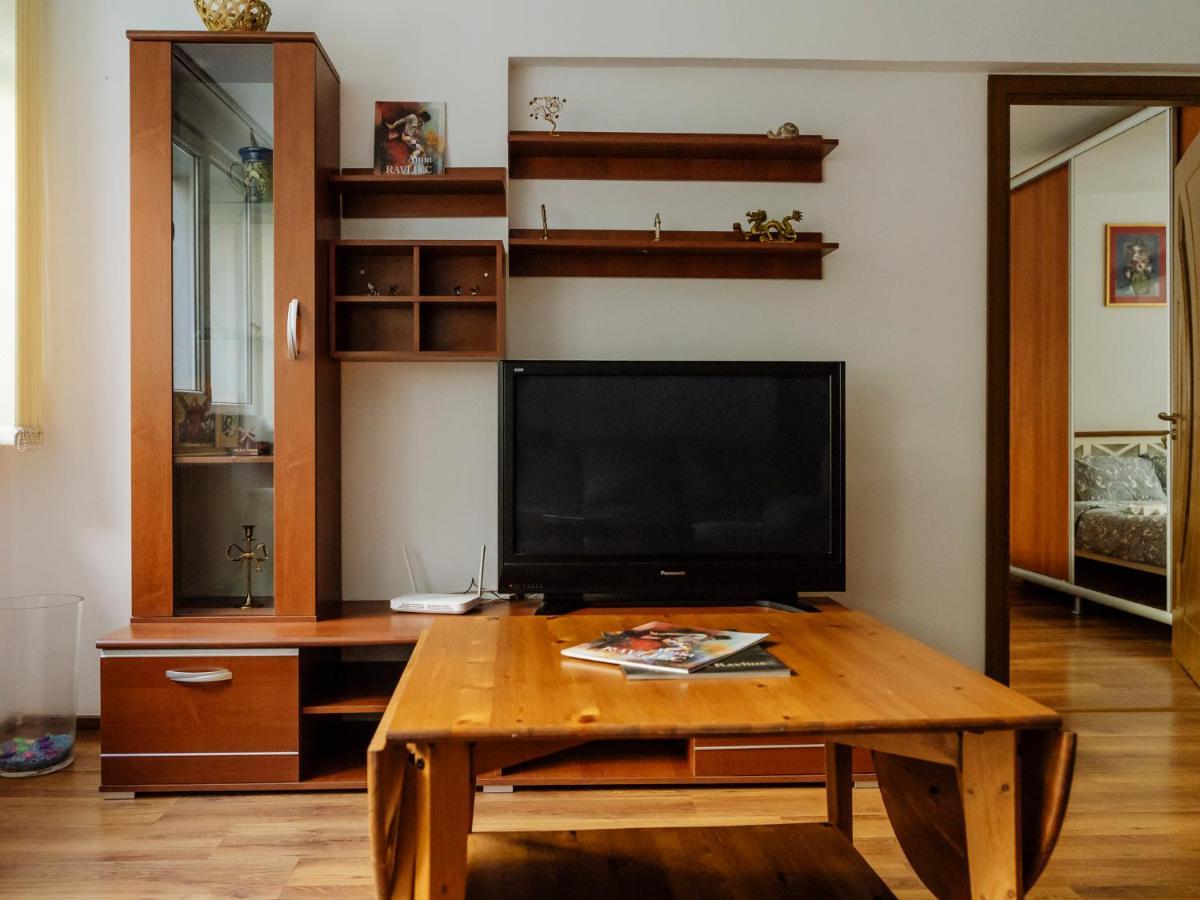 Old Town Historic Apartment With Backyard Mini Park Bucarest Esterno foto