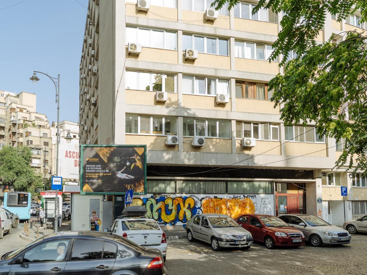 Old Town Historic Apartment With Backyard Mini Park Bucarest Esterno foto