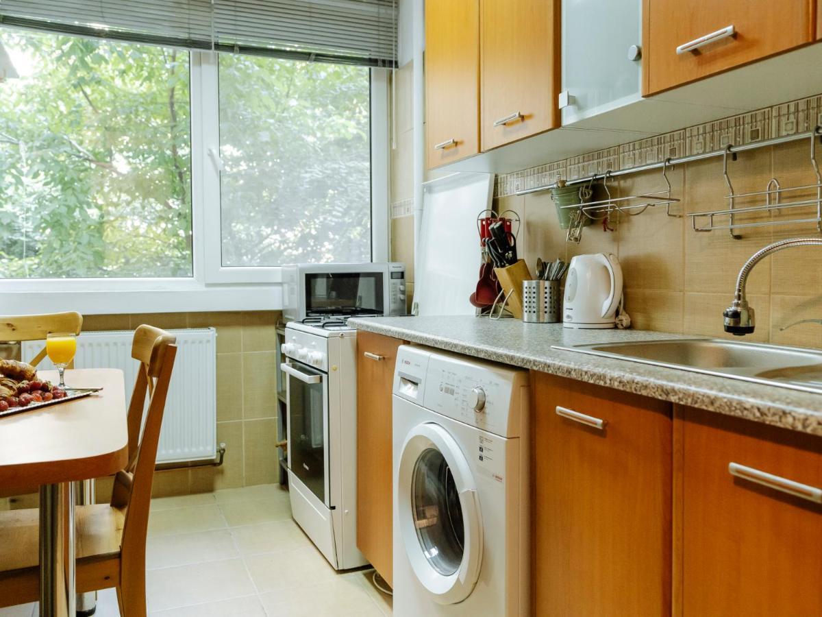 Old Town Historic Apartment With Backyard Mini Park Bucarest Esterno foto