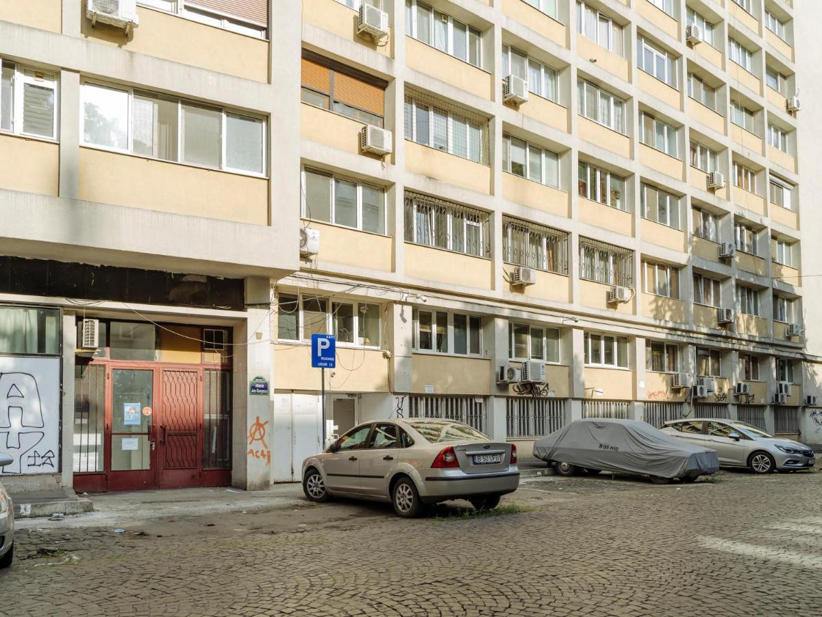 Old Town Historic Apartment With Backyard Mini Park Bucarest Esterno foto