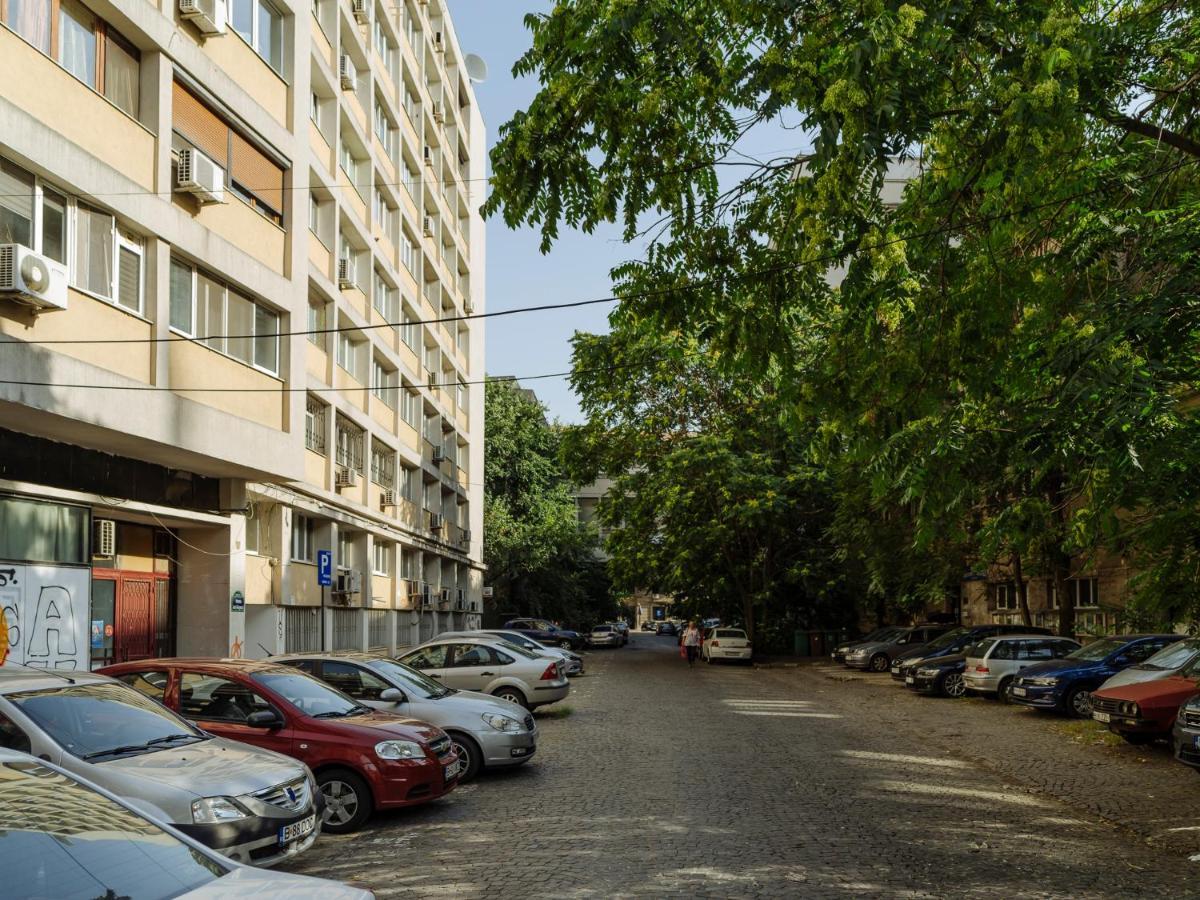 Old Town Historic Apartment With Backyard Mini Park Bucarest Esterno foto
